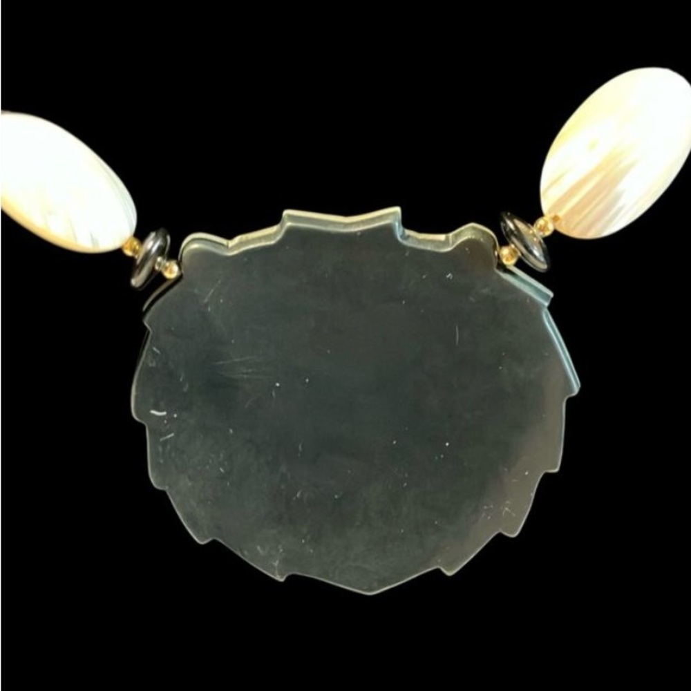 Lee Sands Style Cream and Black Glass Bead Necklace with Lion MOP Pendant - Picture 2 of 3